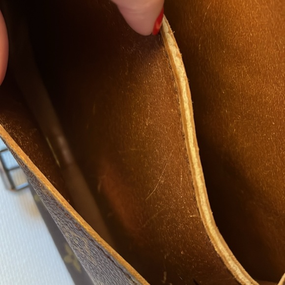 Louis Vuitton Monogram Crossbody - Picture 9 of 16